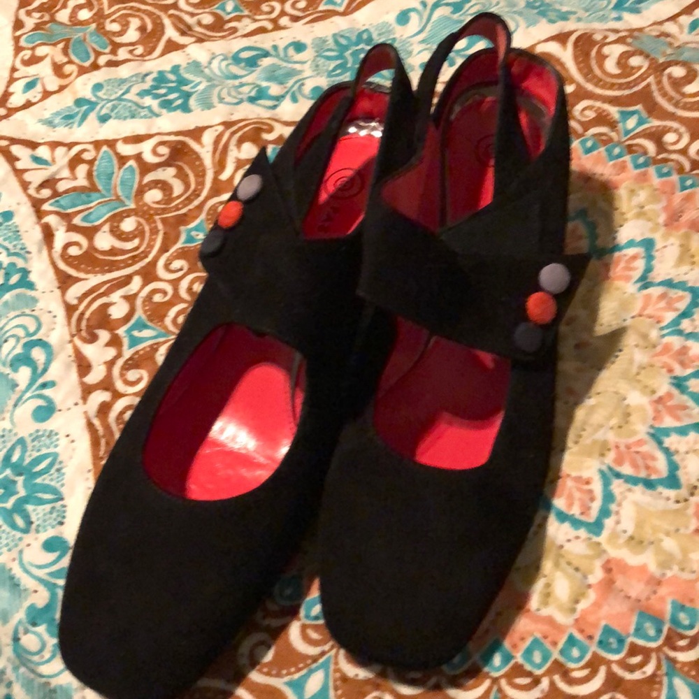 PAS DE ROUGE SHOES - Picture 2 of 2